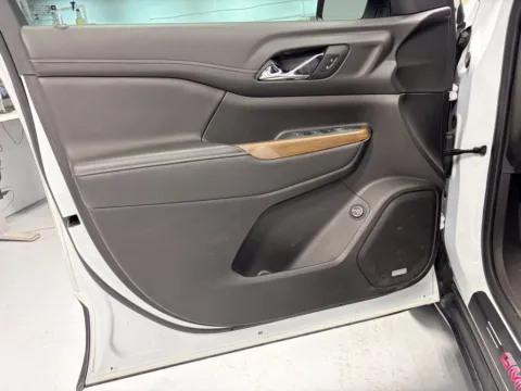 More photos of 2023 GMC Acadia SLE at Twins Buick GMC, OH