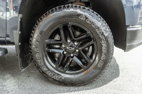More photos of 2021 Chevrolet Silverado 1500 LT Trail Boss at Twins Auto of Dublin, OH