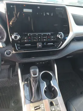 More photos of 2021 Toyota Highlander Platinum at Twins Auto of Dublin, OH
