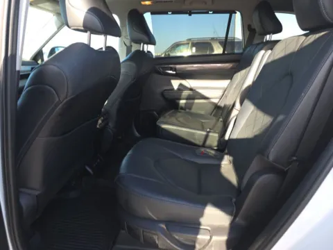 More photos of 2021 Toyota Highlander Platinum at Twins Auto of Dublin, OH