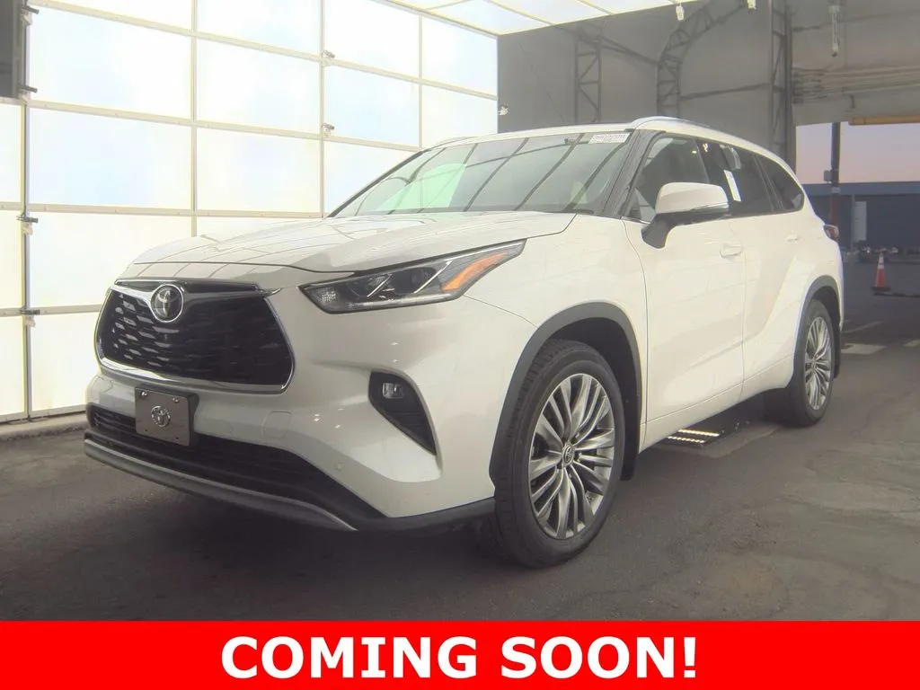White 2021 Toyota Highlander Platinum for sale in Dublin, OH
