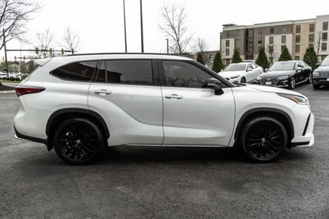 Another view of 2025 Toyota Highlander XSE for sale in Dublin, OH at Twins Auto of Dublin