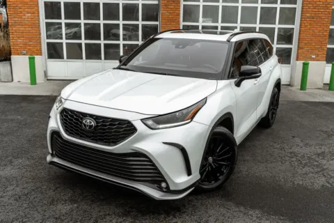 Photos of 2025 Toyota Highlander XSE for sale in Dublin, OH at Twins Auto of Dublin