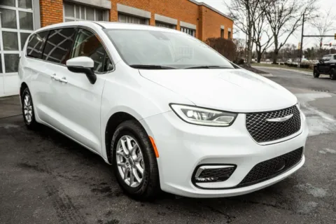 More photos of 2023 Chrysler Pacifica Touring L at Twins Auto of Dublin, OH