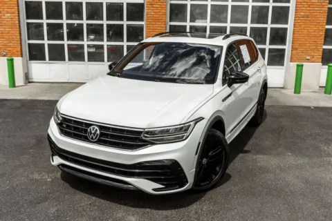 Photos of 2022 Volkswagen Tiguan 2.0T SE R-Line Black for sale in Dublin, OH at Twins Auto of Dublin