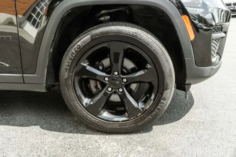 More photos of 2023 Jeep Grand Cherokee Altitude X at Twins Auto of Dublin, OH