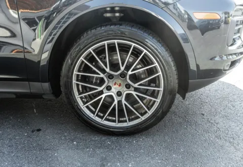 More photos of 2023 Porsche Cayenne Platinum Edition at Twins Auto of Dublin, OH
