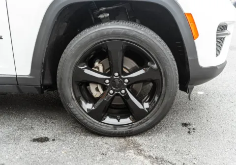 More photos of 2023 Jeep Grand Cherokee Altitude X at Twins Auto of Dublin, OH