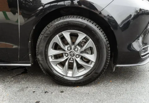 More photos of 2022 Toyota Sienna LE at Twins Auto of Dublin, OH