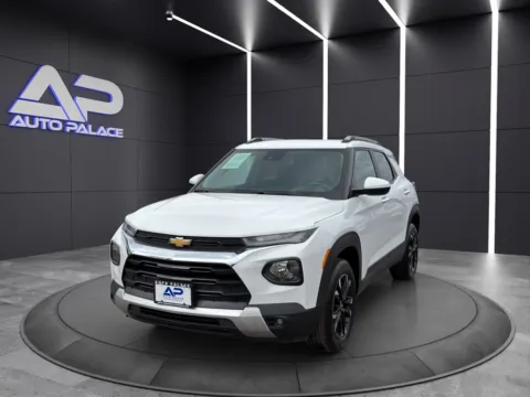 White 2023 CHEVROLET TRAILBLAZER LT KBB VALUE 24K WOW for sale in Columbus, OH