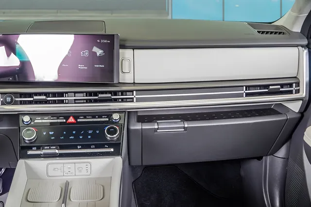 2025 Hyundai Santa Fe SEL - Photo 13
