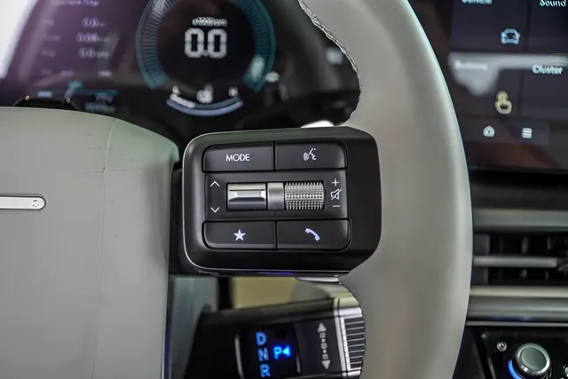 2025 Hyundai Santa Fe SEL - Photo 28