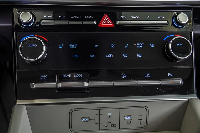 2025 Hyundai Santa Fe SEL - Photo 17