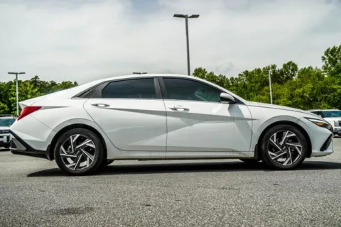 More photos of 2024 Hyundai Elantra SEL at Grand Hyundai of Canton, GA
