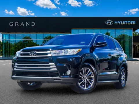 Black 2019 Toyota Highlander XLE for sale in Canton, GA