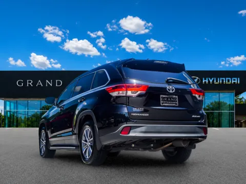 More photos of 2019 Toyota Highlander XLE at Grand Hyundai of Canton, GA