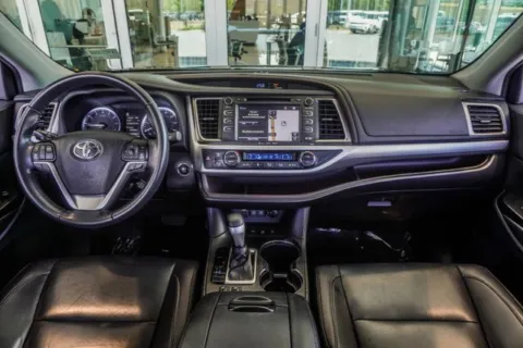 More photos of 2019 Toyota Highlander XLE at Grand Hyundai of Canton, GA
