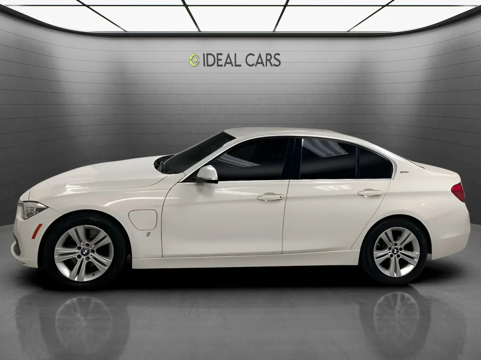 2018 BMW 3 Series 330e - Photo 8