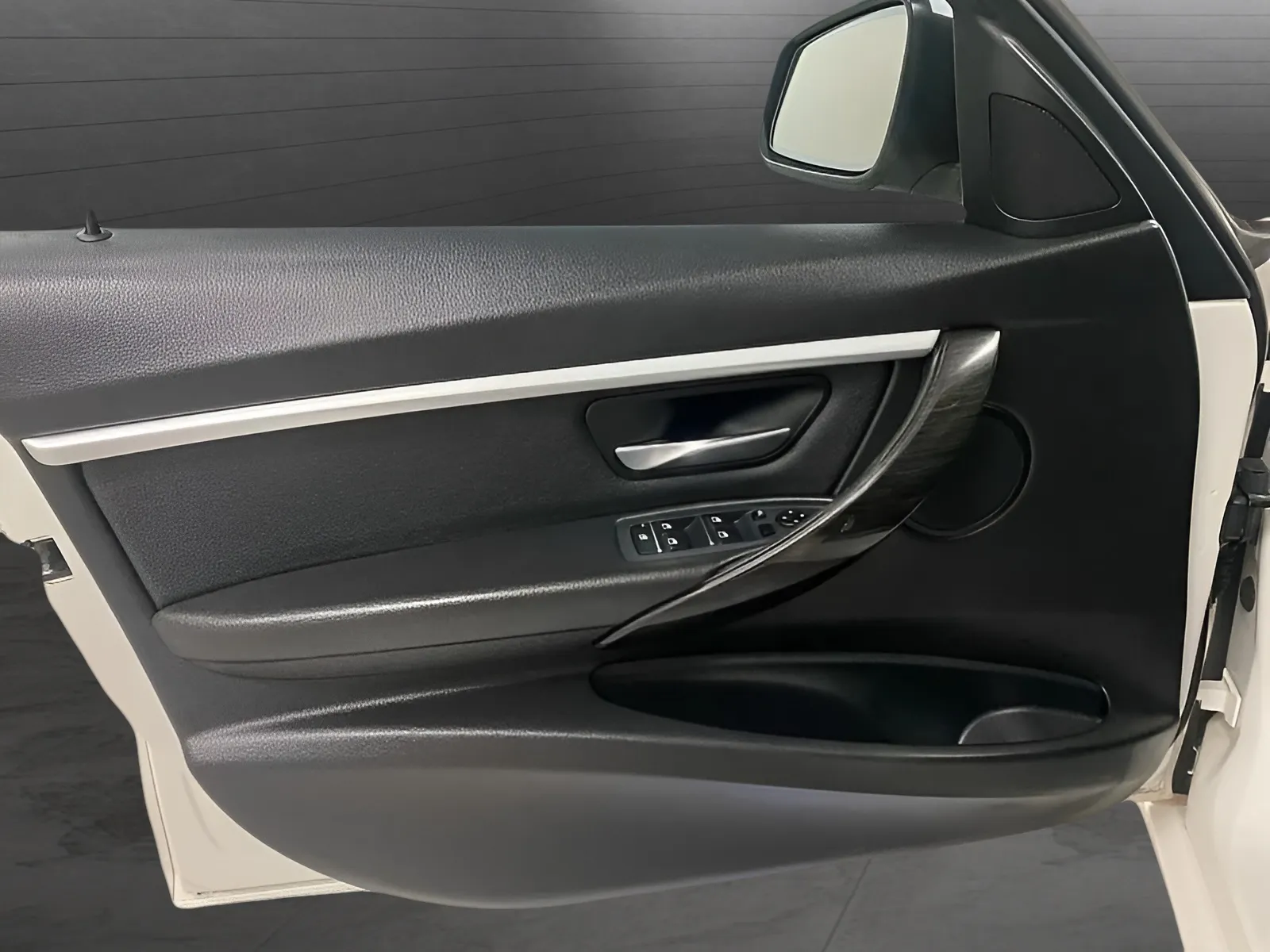 2018 BMW 3 Series 330e - Photo 11