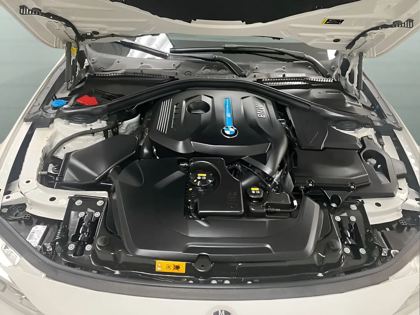 2018 BMW 3 Series 330e - Photo 16