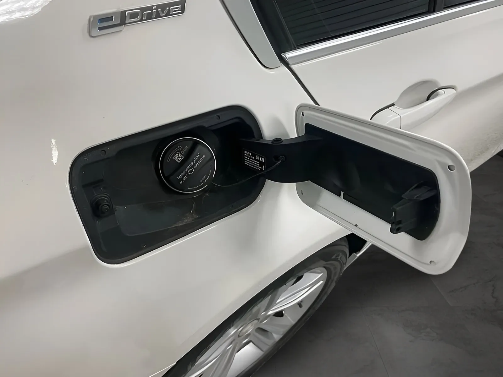 2018 BMW 3 Series 330e - Photo 24