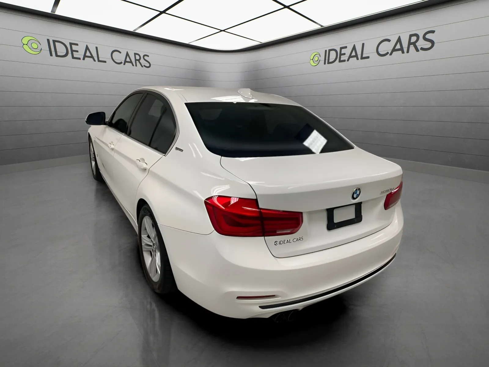 2018 BMW 3 Series 330e - Photo 7