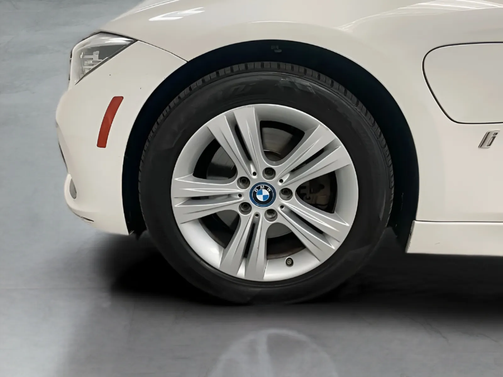 2018 BMW 3 Series 330e - Photo 25