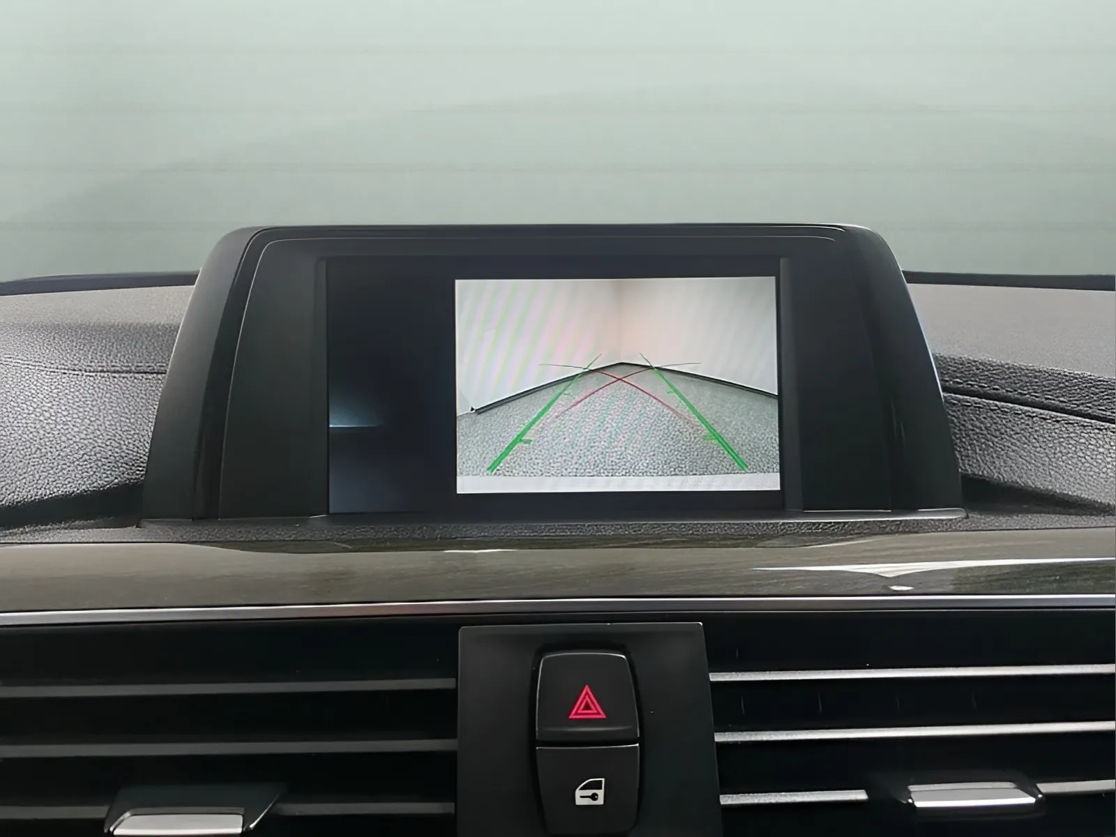 2018 BMW 3 Series 330e - Photo 22