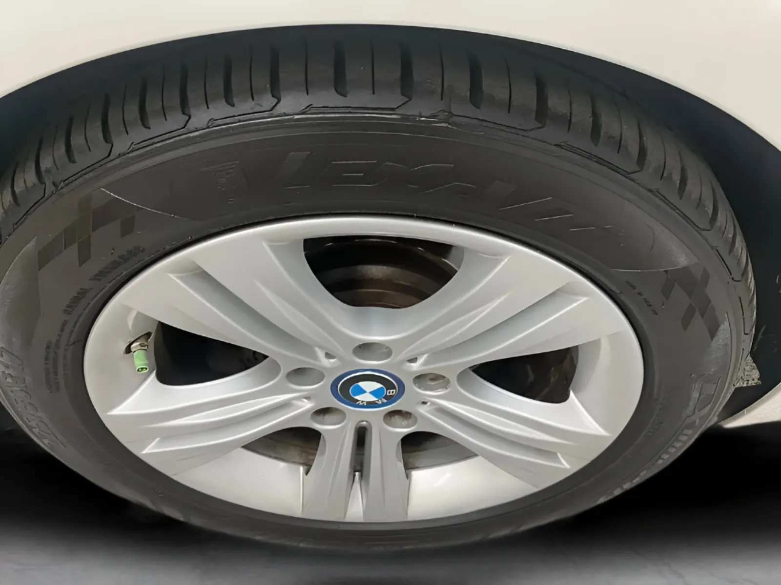 2018 BMW 3 Series 330e - Photo 26