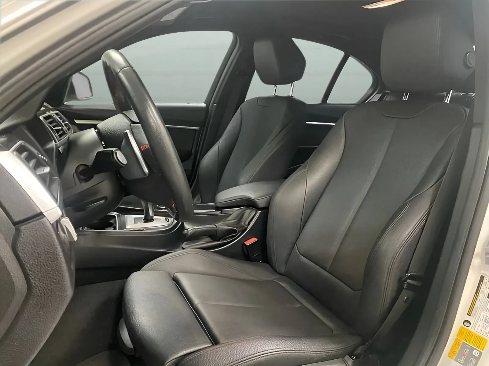 2018 BMW 3 Series 330e - Photo 9