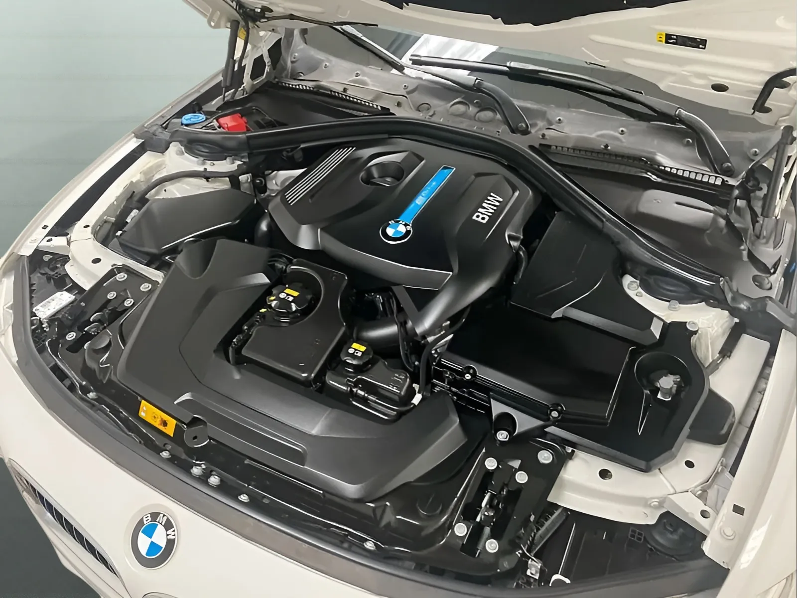 2018 BMW 3 Series 330e - Photo 17