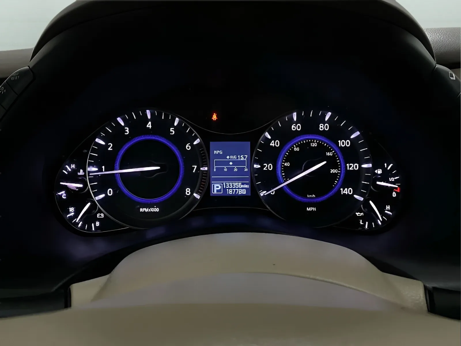 Infiniti QX80 photo 18