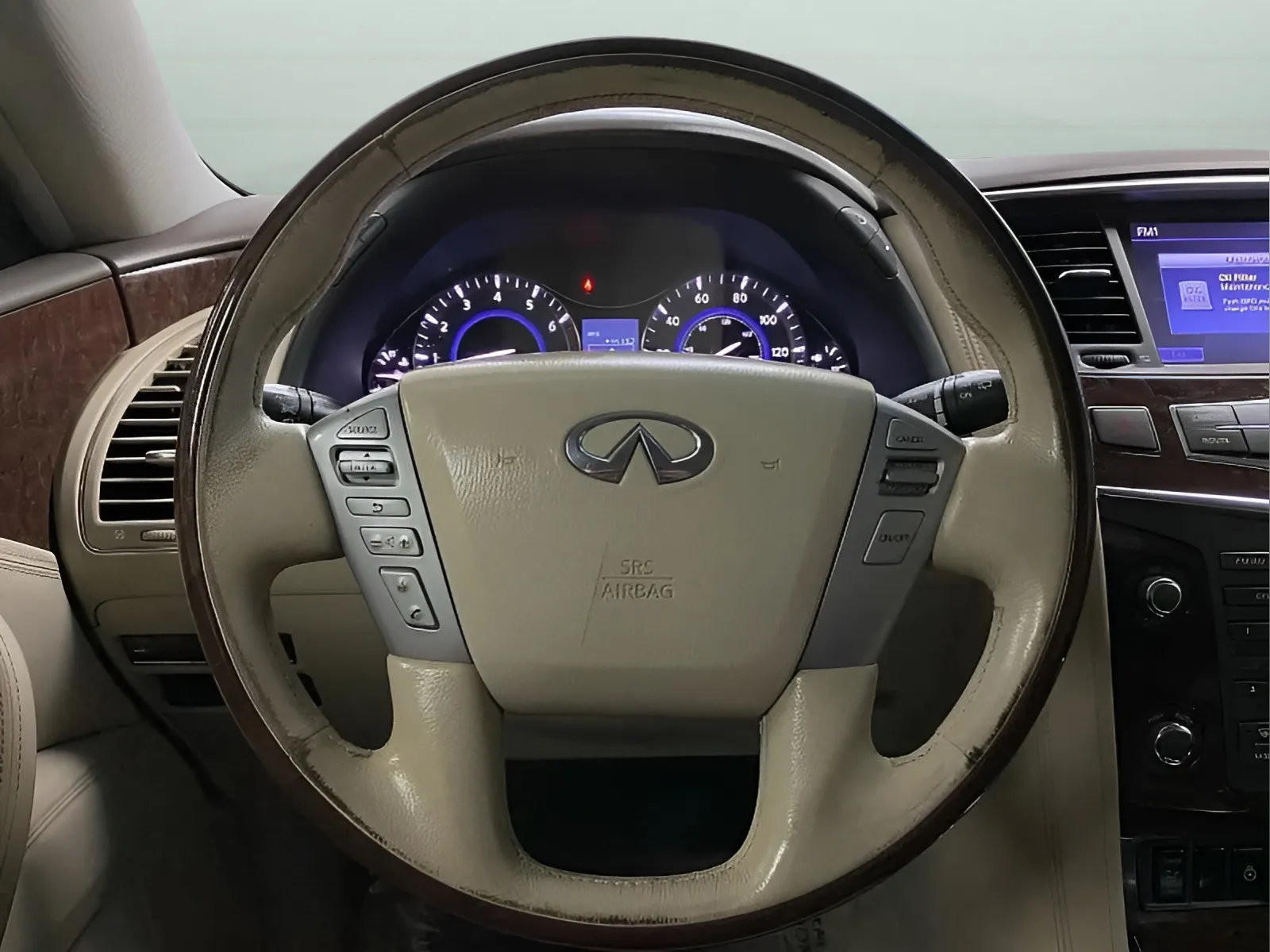 Infiniti QX80 photo 17