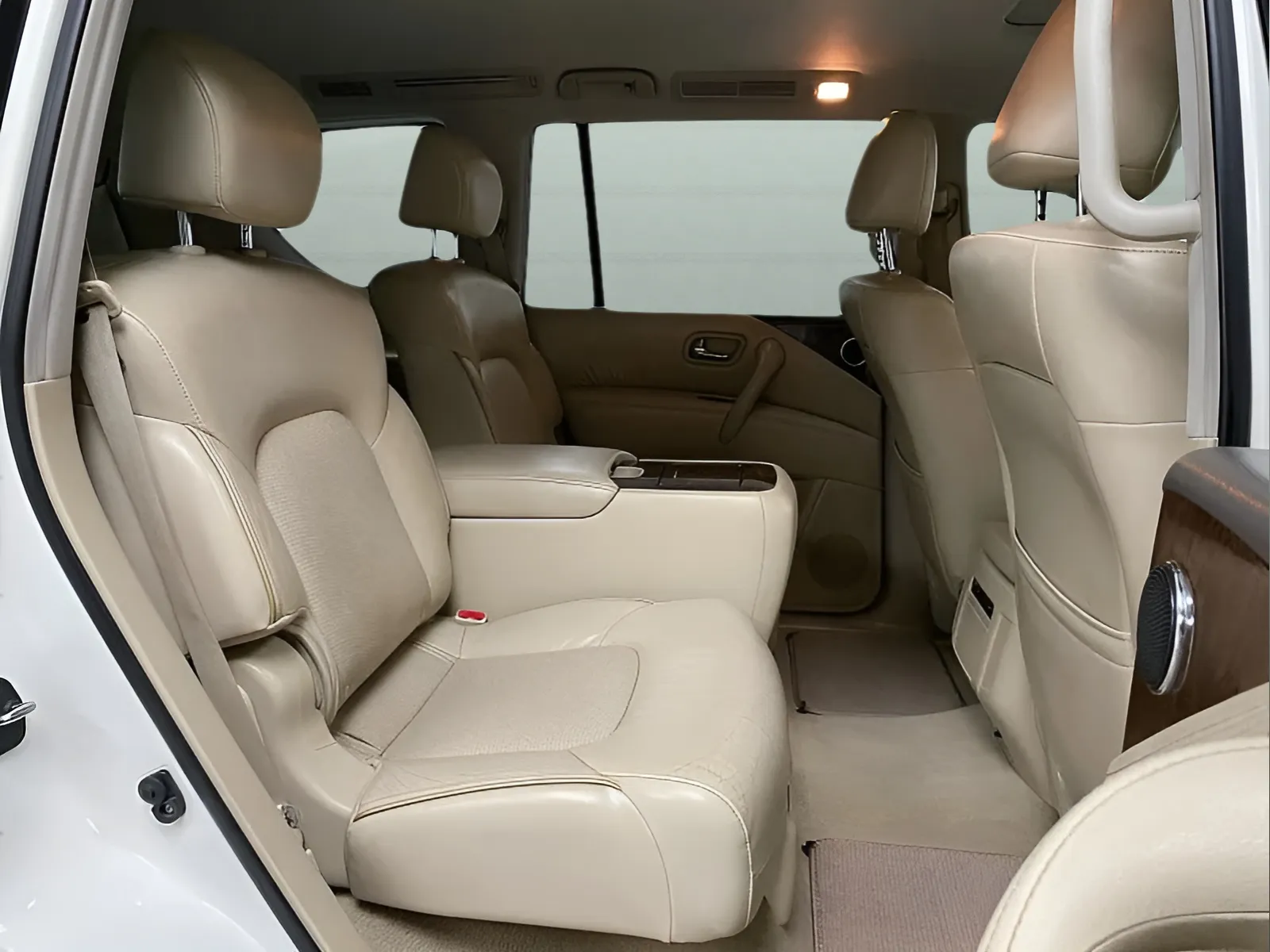 Infiniti QX80 photo 13