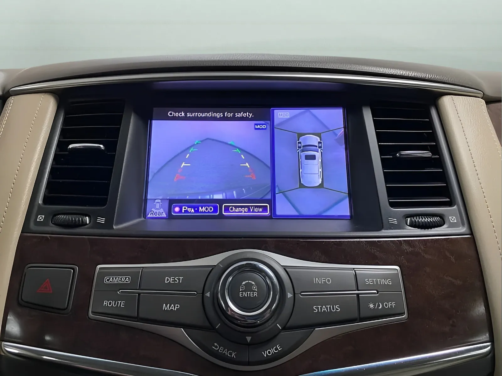 Infiniti QX80 photo 20