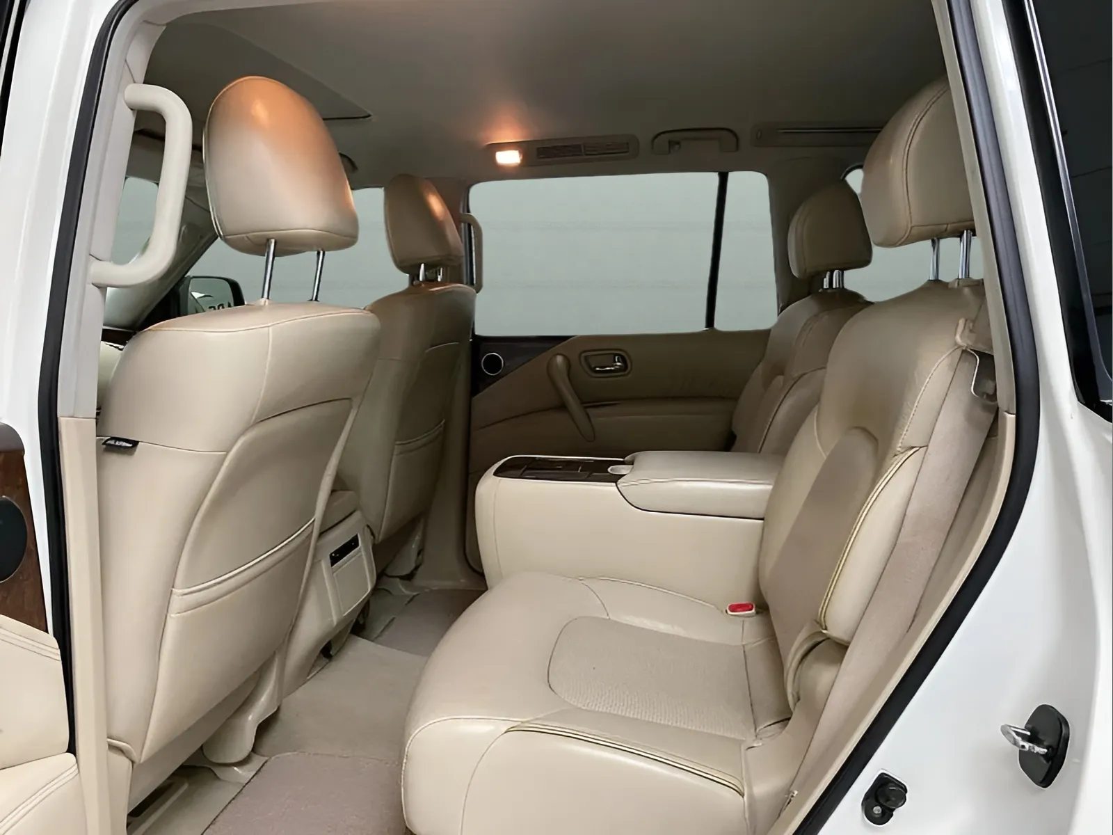 Infiniti QX80 photo 11