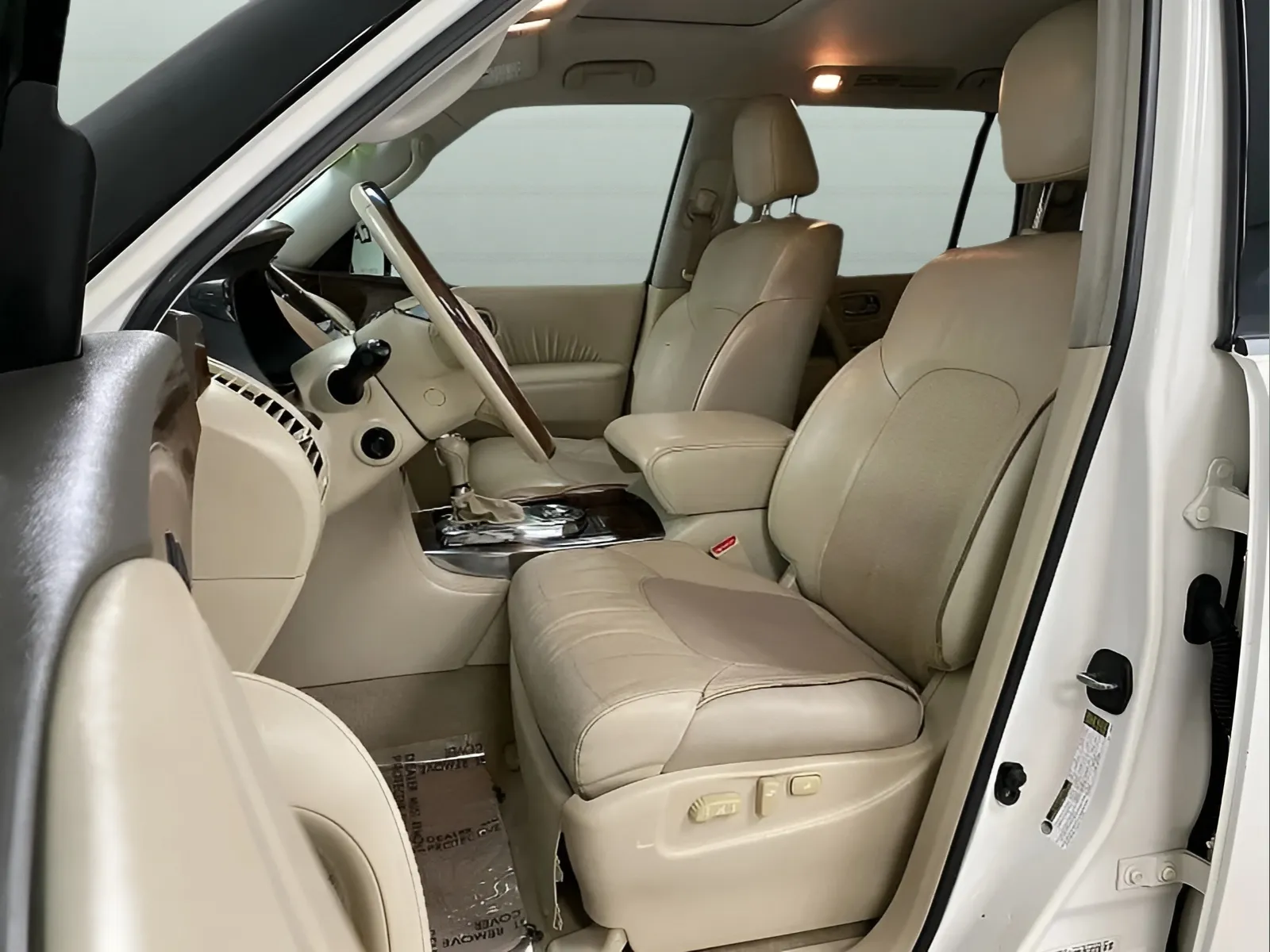 Infiniti QX80 photo 10