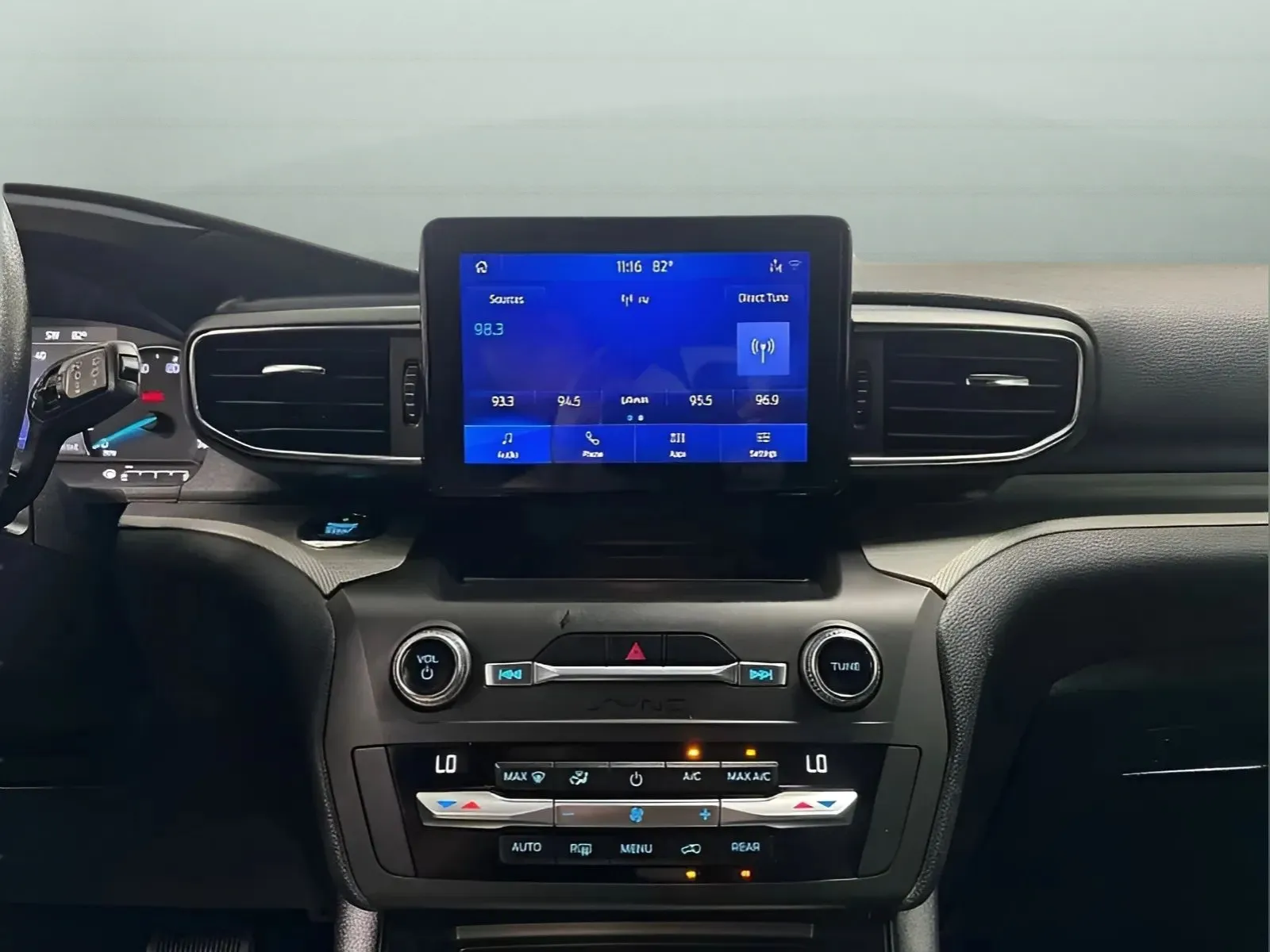 2020 Ford Explorer XLT - Photo 19