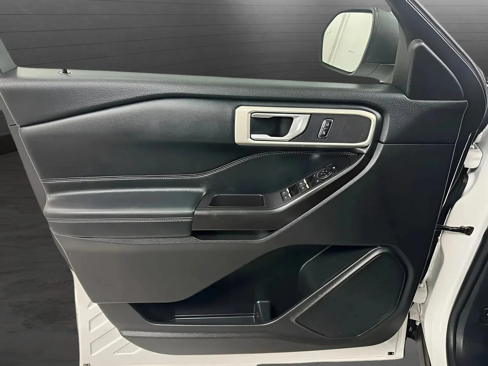 2020 Ford Explorer XLT - Photo 9