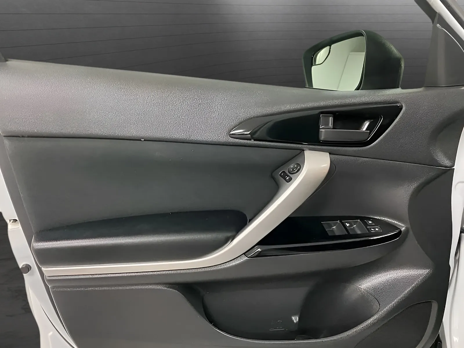 2024 Mitsubishi Eclipse Cross LE - Photo 11
