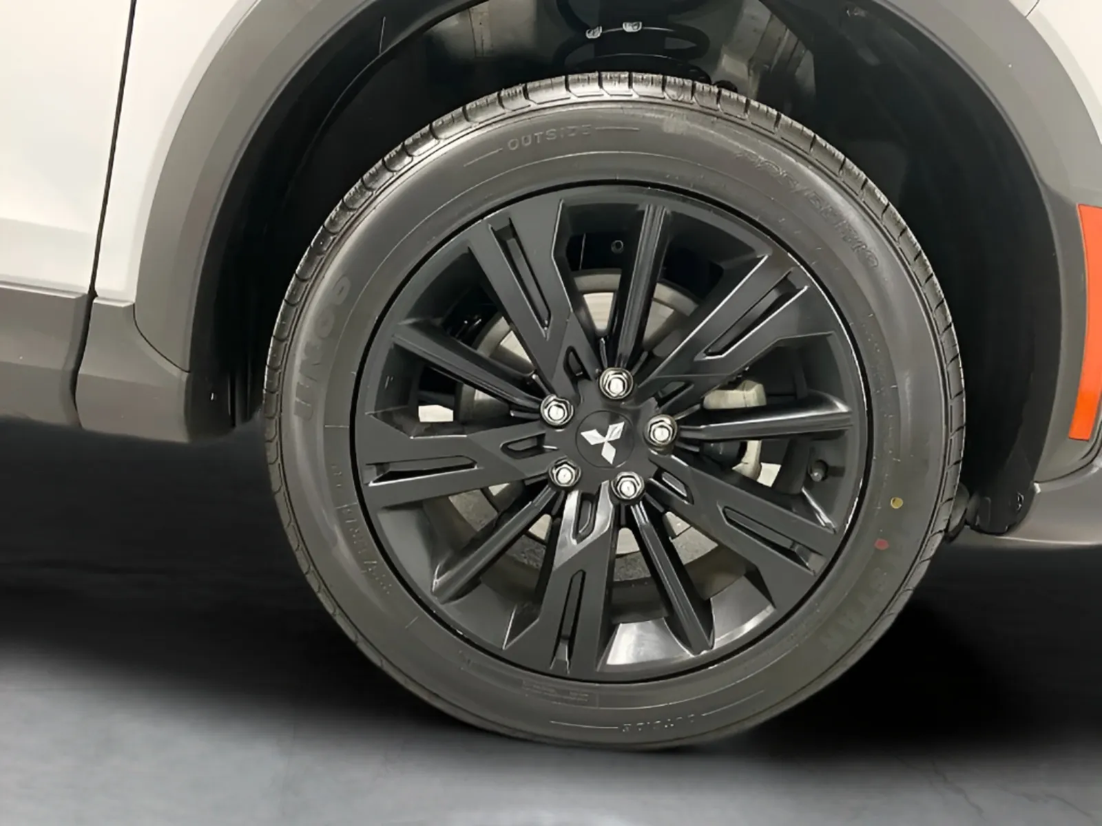 2024 Mitsubishi Eclipse Cross LE - Photo 29