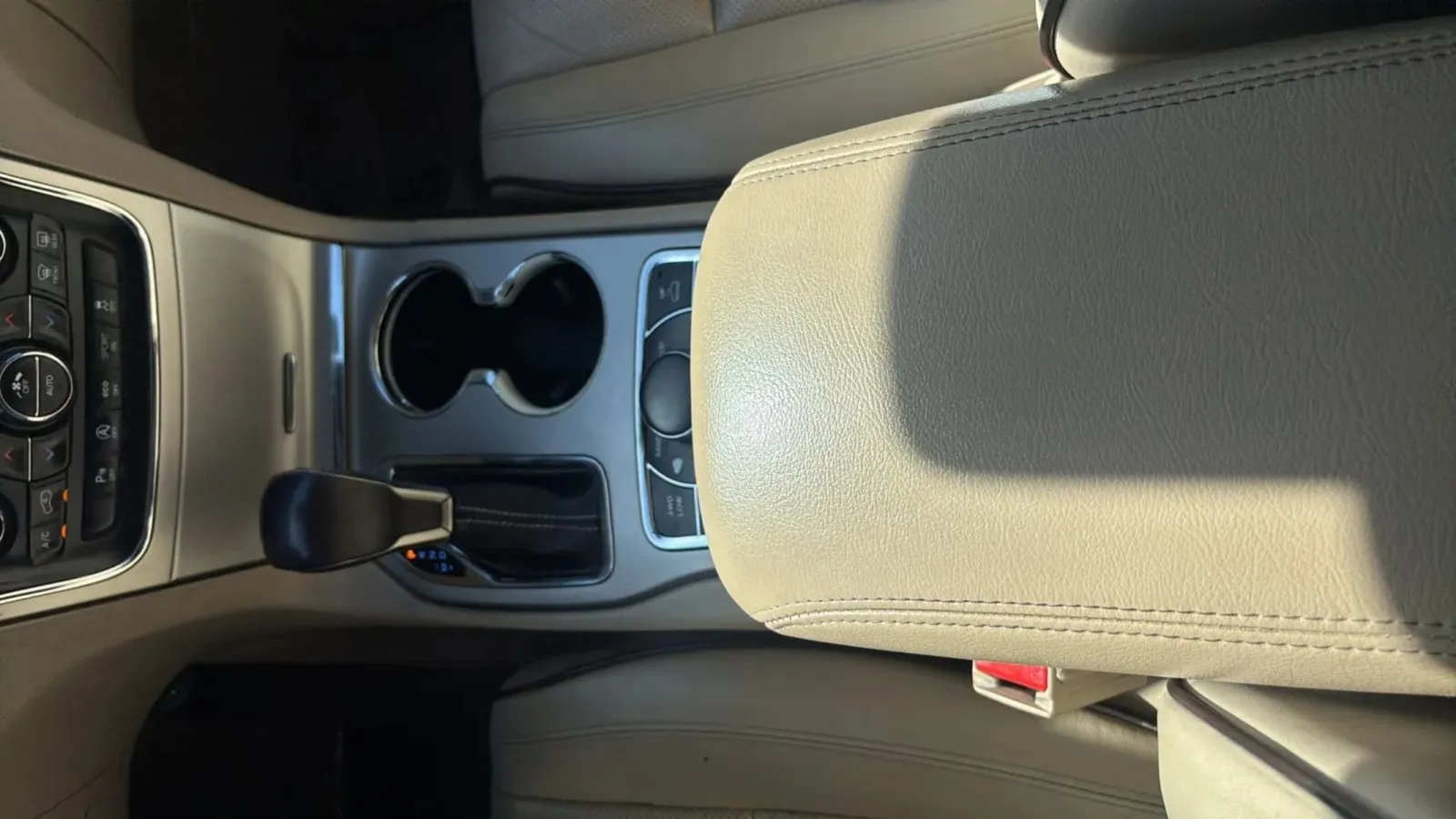 Jeep Grand Cherokee photo 12