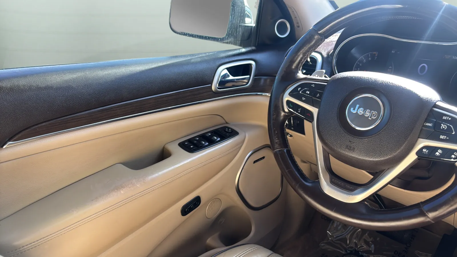 Jeep Grand Cherokee photo 16