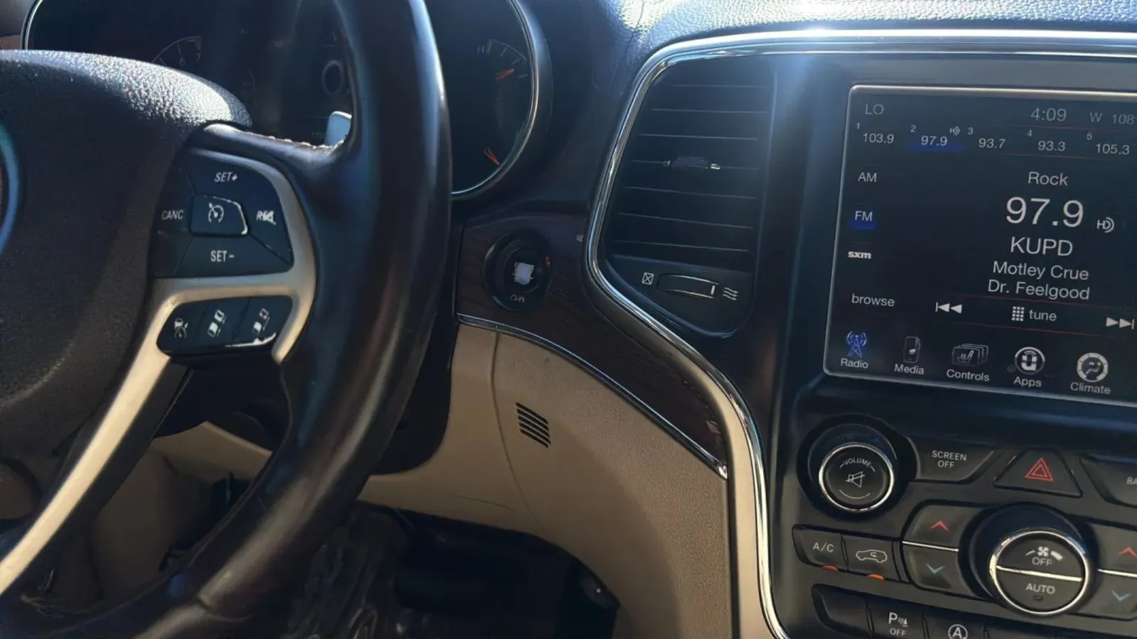 Jeep Grand Cherokee photo 14