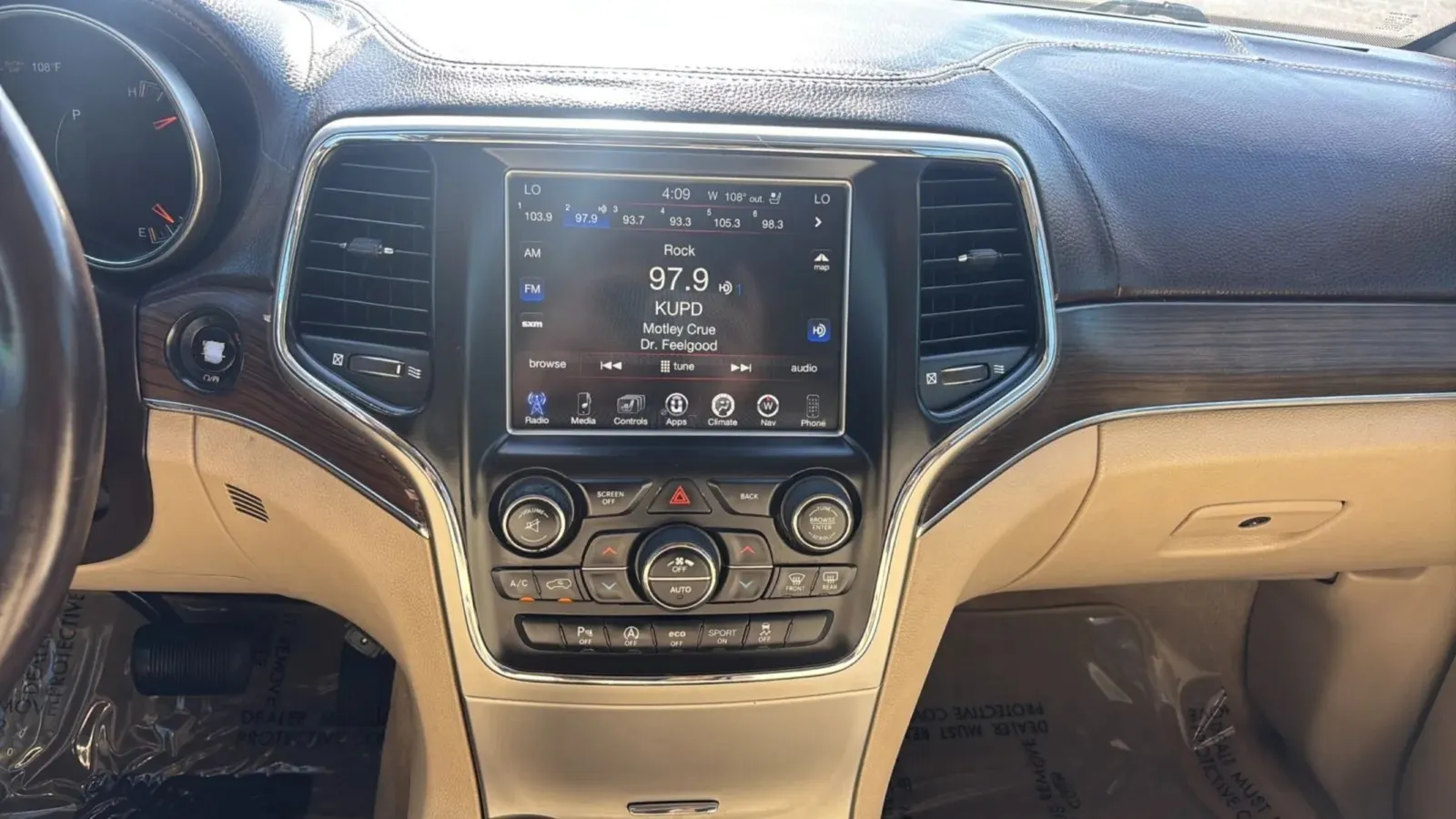Jeep Grand Cherokee photo 15