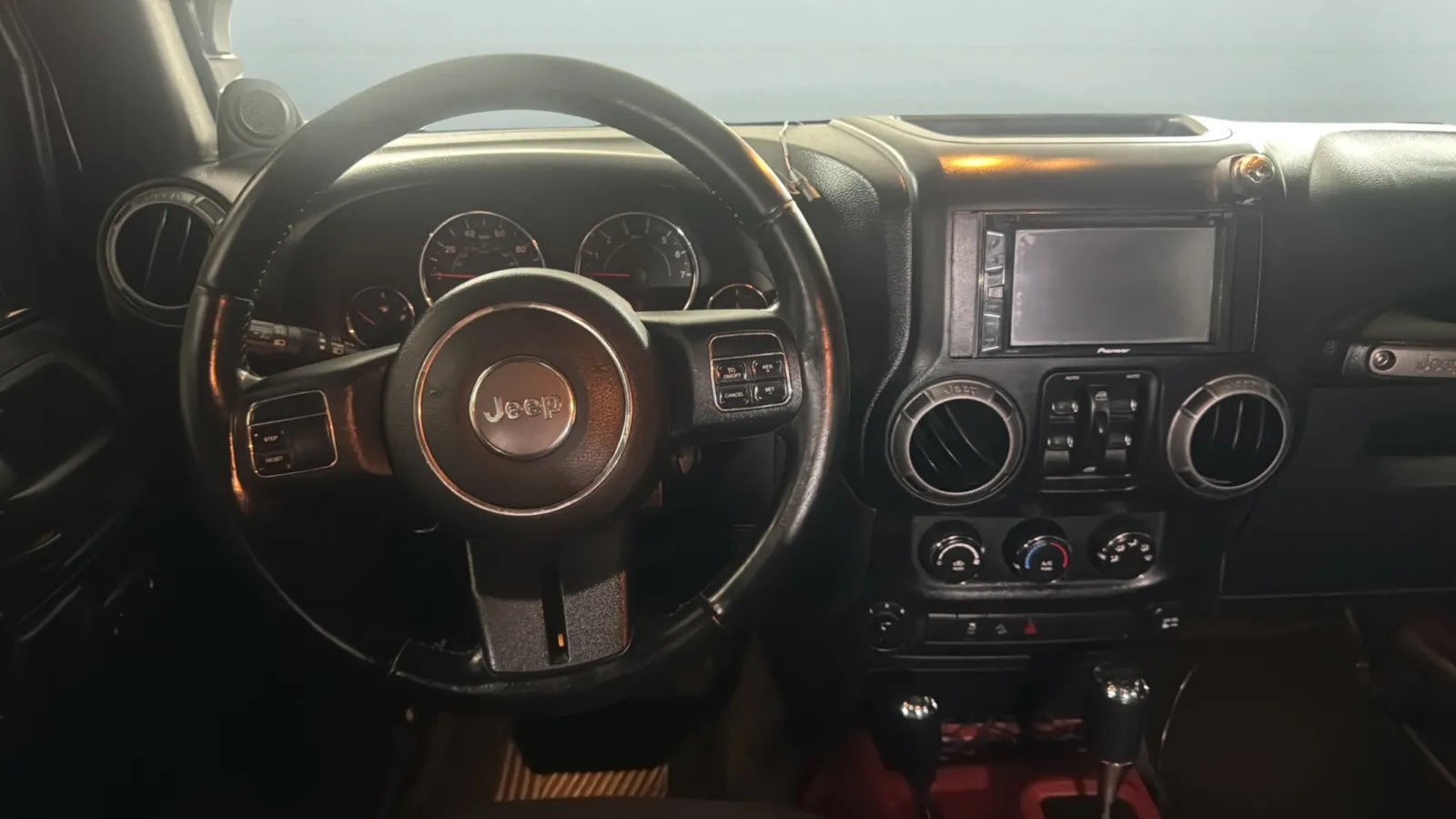 Jeep Wrangler photo 10