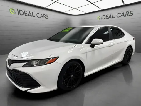 White 2018 Toyota Camry LE for sale in Mesa, AZ