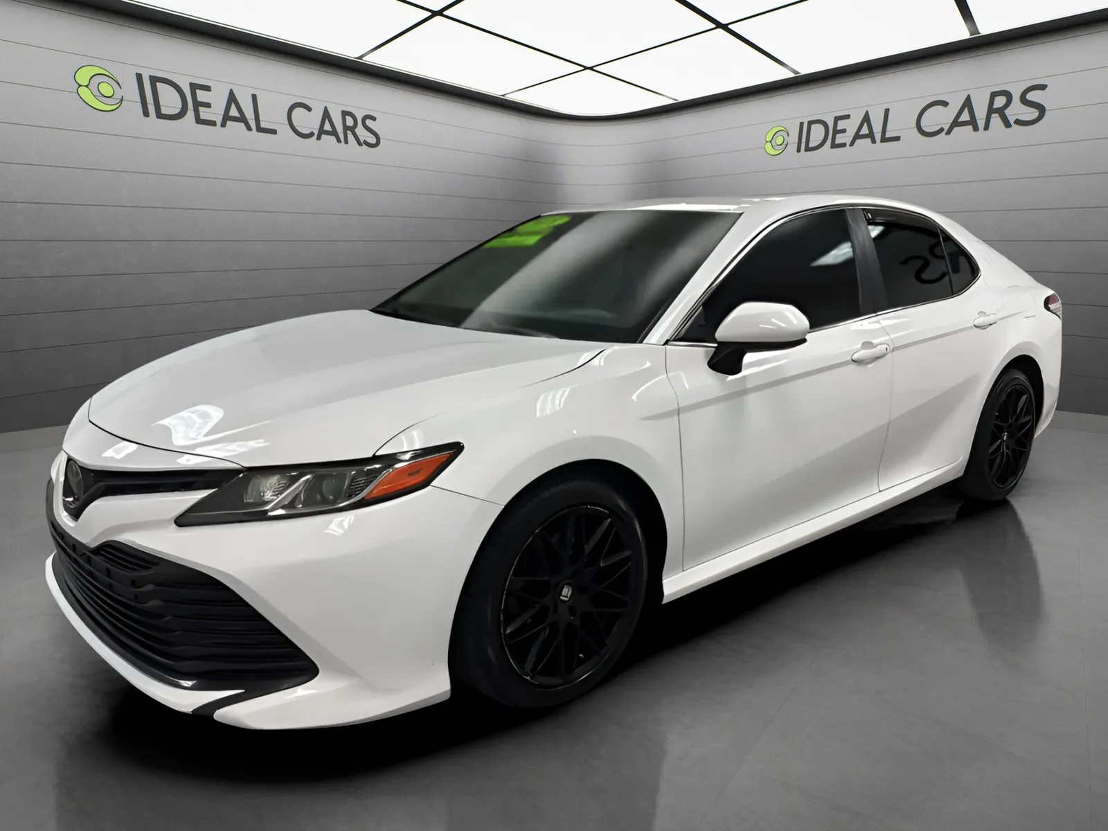 White 2018 Toyota Camry LE for sale in Mesa, AZ