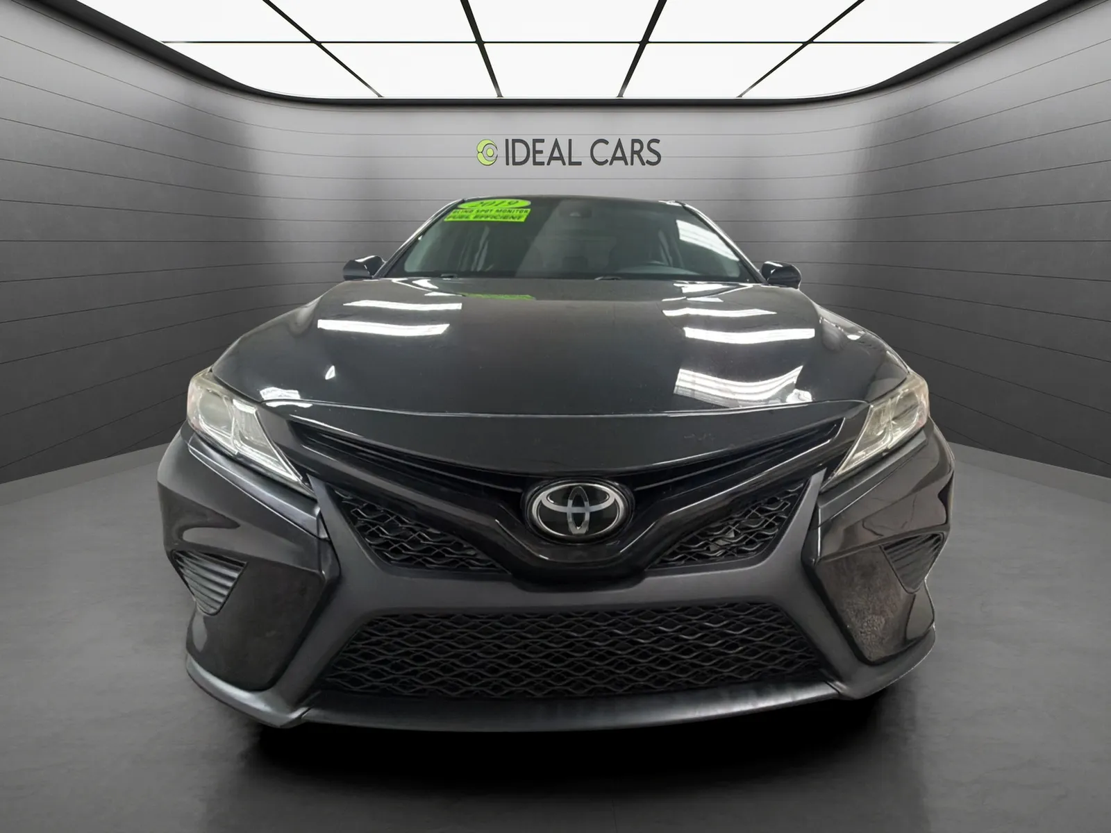 Toyota Camry photo 2