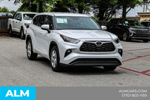More photos of 2024 Toyota Highlander LE at ALM Nissan Newnan, GA